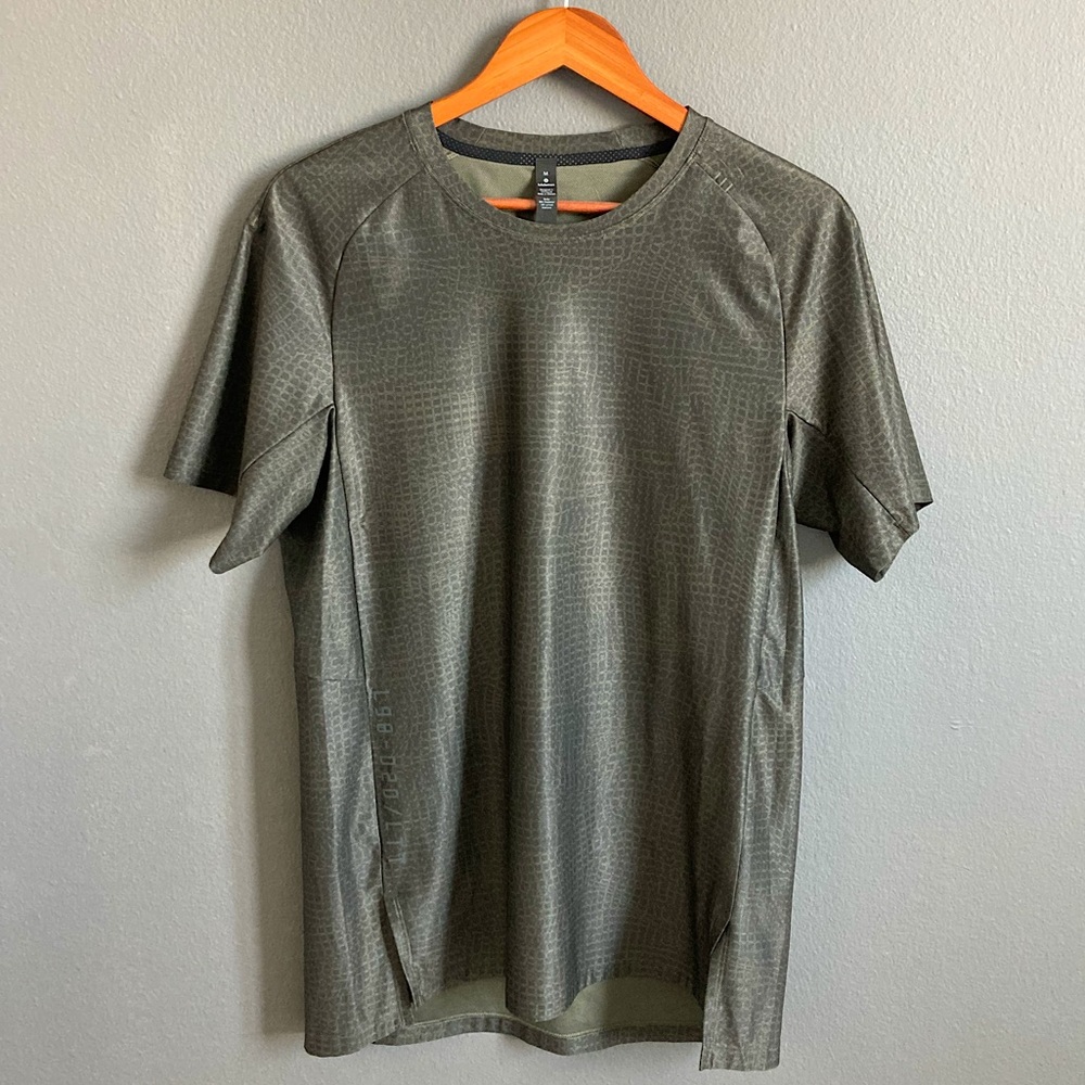 Lululemon License to Train Shirt - M